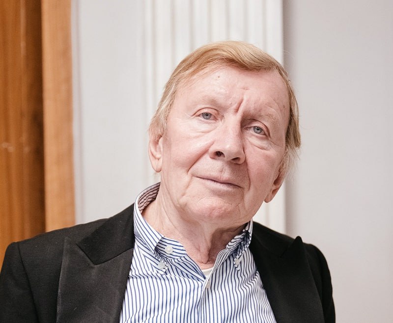Актёра Юрия Чернова признали угрозой нацбезопасности Украины 76-летний артист внесён в перечень из-за сыгранной роли в фильме Алексея Пиманова «Крым». Документ опубликован на сайте украинского министерства культуры и стратегических коммуникаций. Народный артист России с июня 2017 года внесён в базу сайта «Миротворец» . Экстремистский сайт «Миротворец» создан в 2014 году. Он содержит собранные нелегальным путём личные данные людей, среди которых журналисты и политики, посещавшие Крым и Донбасс. В России доступ к украинскому порталу заблокирован. Подпишись на «Говорит Москва»