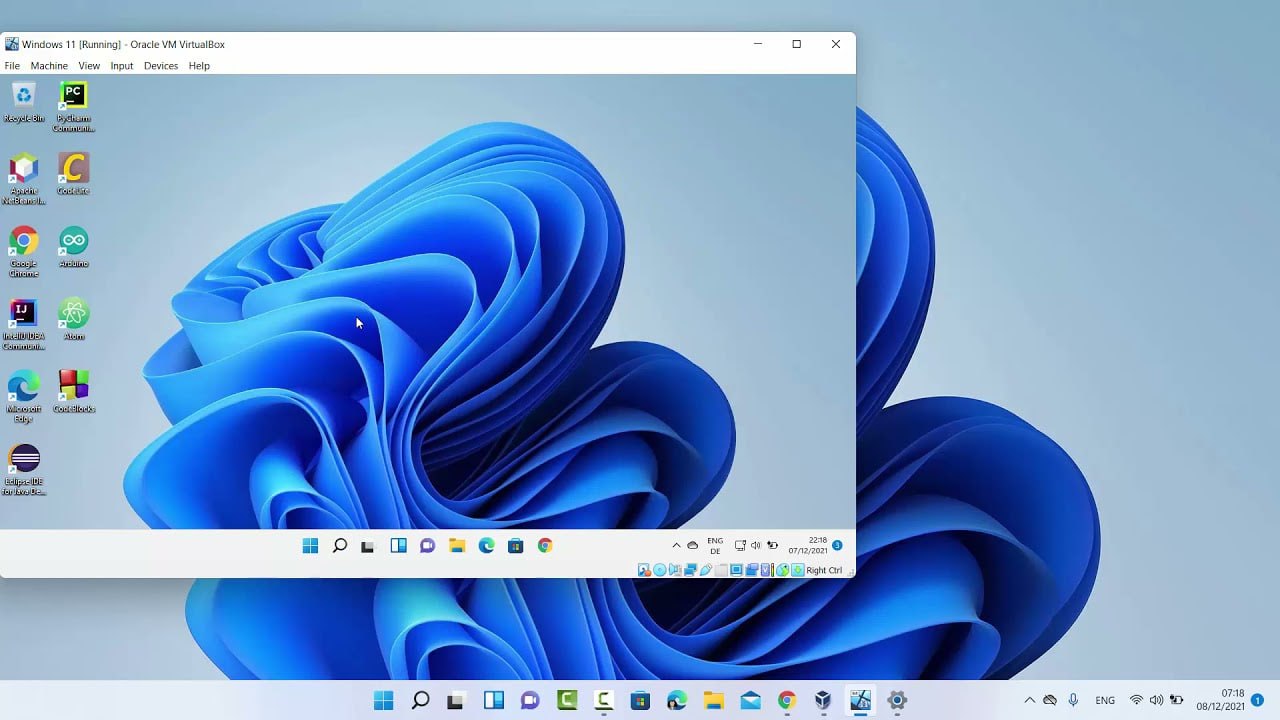 Microsoft отказалась чинить серьезную дыру в безопасности Windows Стало известно, что Windows по умолчанию кэширует старые пароли и продолжает считать их валидными при подключении к ПК через Remote Desktop Protocol удаленный рабочий стол . Microsoft не считает это ошибкой, так как такой подход позволяет избежать случаев, когда пользователь оказывается полностью отрезан от удаленного ПК после длительного офлайна. Однако на деле это серьезная дыра в безопасности, так как смена пароля считается универсальным способом закрыть вход, особенно если старый пароль был скомпрометирован. И что самое плохое – отключить кэширование старых паролей нельзя, то есть Microsoft фактически не оставила способов защитить удаленный ПК при утечке паролей. Мой Компьютер