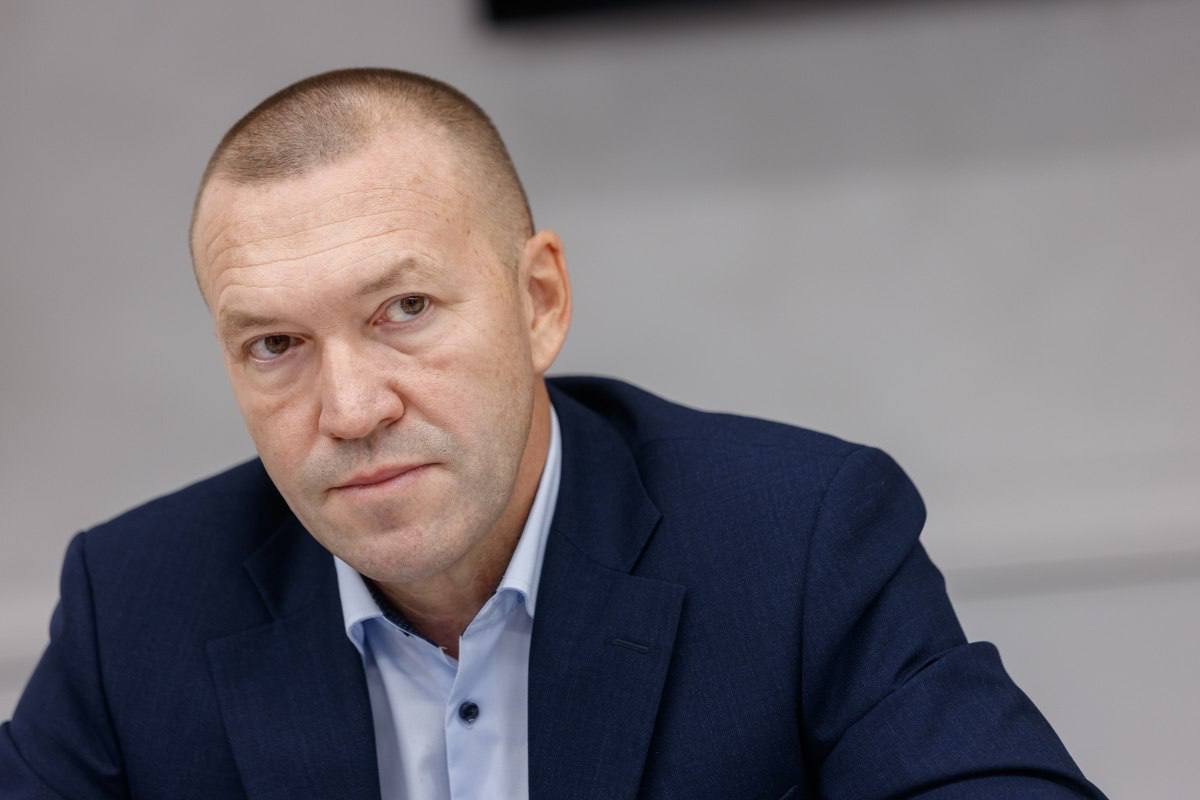 Ринат Фазылов избран депутатом Государственного Совета Татарстана на постоянной основе сменив на этом посту Героя России Расима Баксикова До назначения Фазылов занимал должность руководителя регионального исполкома Общероссийского народного фронта в Татарстане Расим Баксиков ранее был назначен заместителем министра труда занятости и социальной защиты республики Татарстан News Татарстан News в MAX