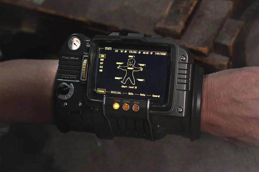 Это мы берём Игровая студия Bethesda представила копию научного компьютера из Fallout 3 и New Vegas На что способна полноценная реплика легендарного гаджета и сколько придётся за неё отдать kod ru pip boy 3000 replica