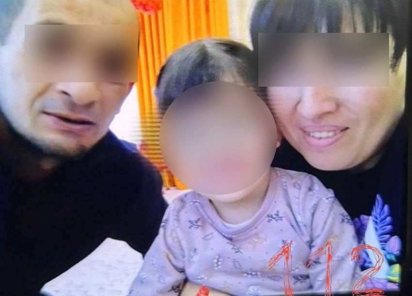 Родителям забитой до смерти 3-летней девочки из Адыгеи вынесли приговор Малышка на протяжении нескольких месяцев подвергалась истязанию. 30 мая 2024 года мать снова избила дочь, причинив ей тяжкие телесные повреждения. Ребёнок скончался. В ходе следствия также выяснилось, что женщина подала заявление о назначении мер поддержки в виде ежемесячного пособия, представив заведомо ложные данные. В итоге она незаконно получила более 130 тысяч рублей. Суд признал мать погибшей девочки виновной в умышленном причинении тяжкого вреда здоровью, которое повлекло смерть, истязании, неисполнении обязанностей по воспитанию ребенка и мошенничестве при получении выплат. Отец ребёнка признан виновным в истязании и неисполнении обязанностей по воспитанию. Женщине назначили 13 лет лишения свободы, а мужчине – 3 года 4 месяца. Отбывать наказание они будут в колониях общего режима. Объявления работа Купи/продай авто Найти врача