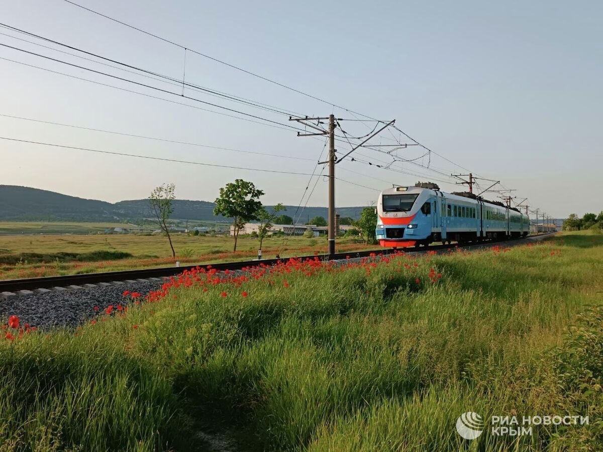 В Крыму вводят летний график курсирования пригородных поездов. Расписание будет действовать с 31 мая по 30 сентября, сообщает Минтранс республики. Актуальный график можно посмотреть здесь.