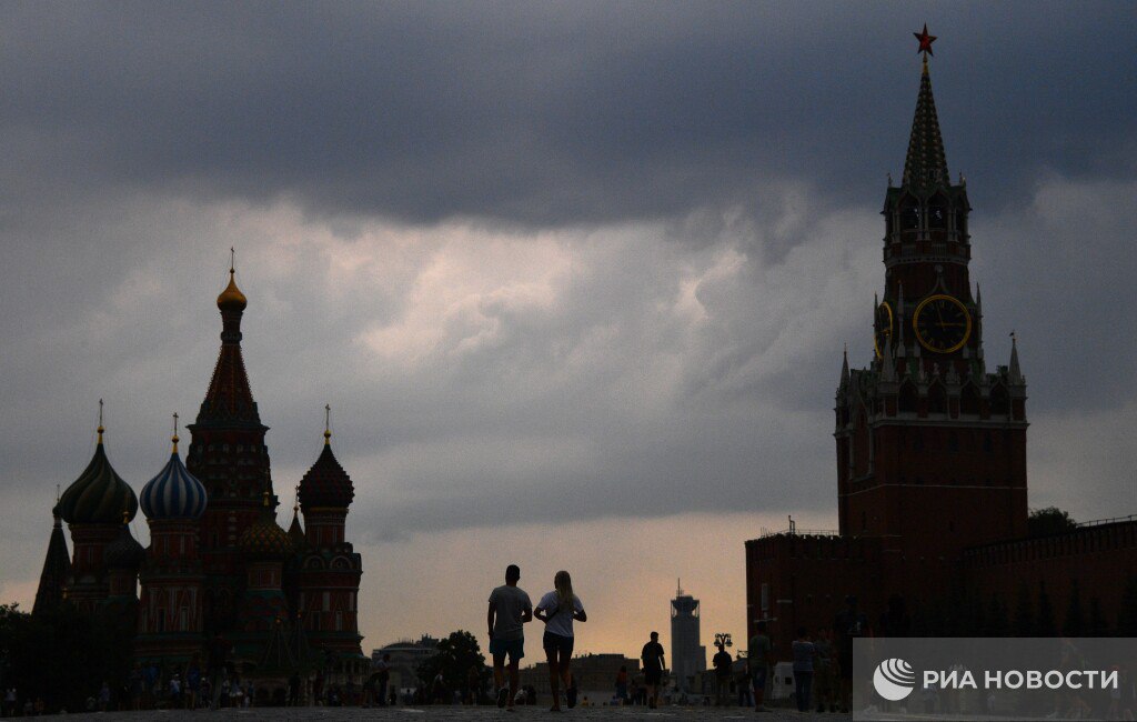 Грозы прогремят в Москве в субботу во второй половине дня, воздух прогреется до +28, сообщил РИА Новости синоптик "Фобоса" Леус