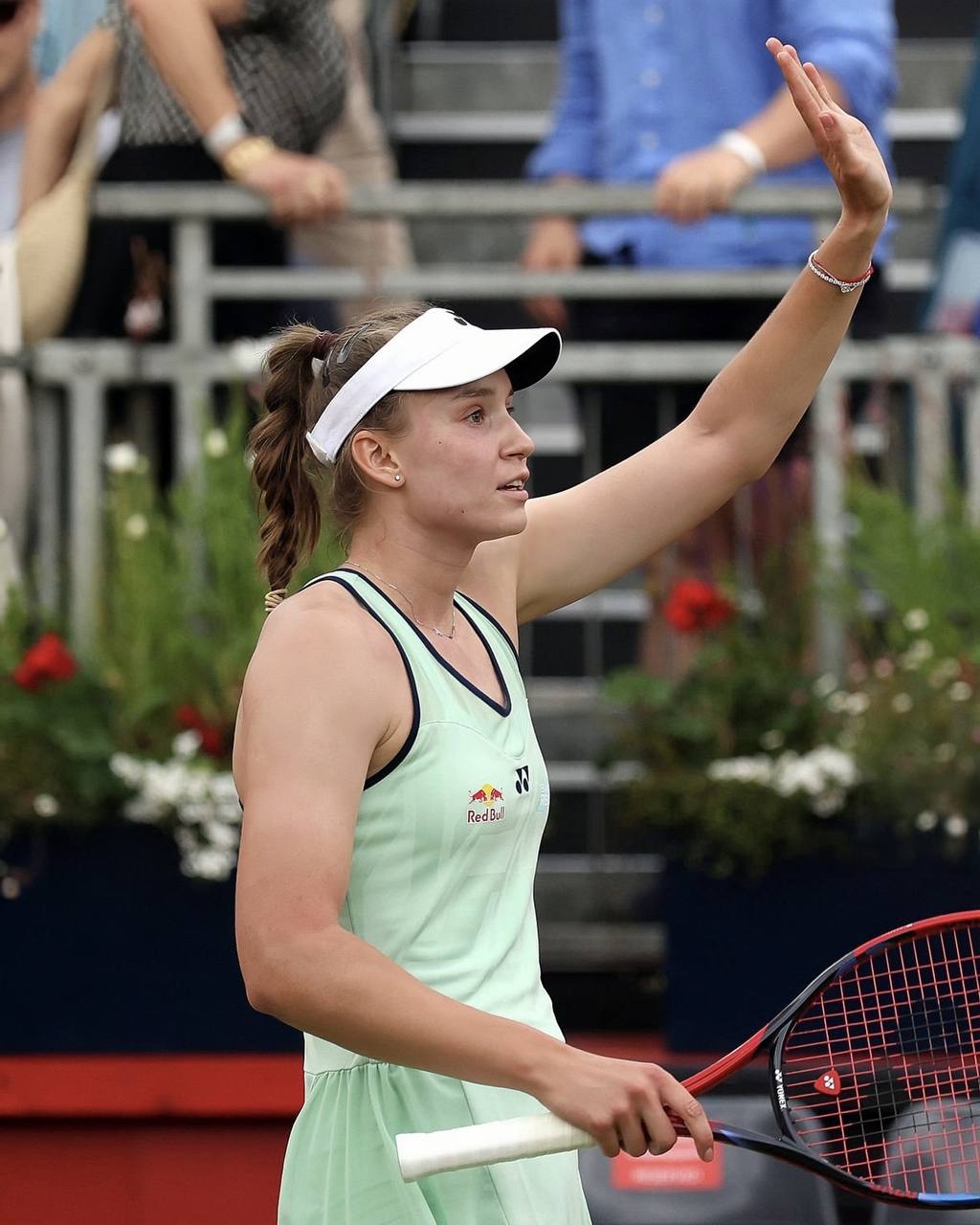 Елена Рыбакина вышла в четвертьфинал WTA 500 Казахстанская теннисистка Елена Рыбакина и 11-я ракетка мира по версии WTA уверенно прошла в 1/4 финала, обыграв чешку Катерину Синякову со счётом 6:4, 7:6. В следующем матче Рыбакина встретится с представительницей России — Ариной Соболенко. Фото KTF /CMN_KZ