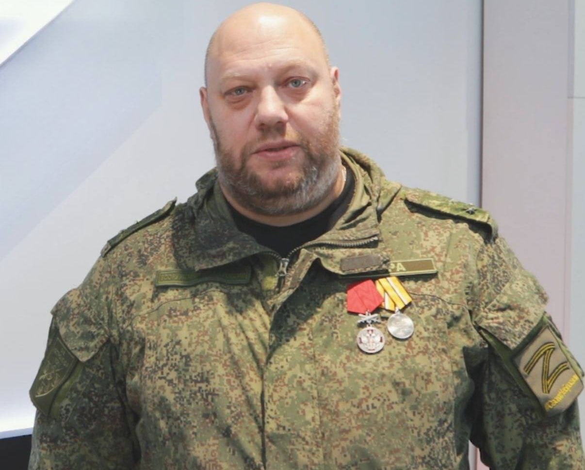 Ушедшего на СВО от уголовного дела экс замглавы Нижнего Новгорода демобилизовали из за ожирения Бывшего заместителя мэра Нижнего Новгорода Илью Штокмана демобилизовали спустя 3 года службы из за лишнего веса сообщает канал Не ТВ Экс чиновник ушел на СВО в сентябре 2022 года когда он узнал что против него готовится уголовное дело В армии Штокман занимал должность заместителя командира полка Отец Штокмана рассказал что его сын весит 140 килограммов что и стало поводом для демобилизации несмотря на то что такой же вес был у мужчины и в 2022 году С сентября этого года Илья Штокман находится в СИЗО по делу о получении взятки следствие считает что фигурант получил 55 млн рублей за содействие строительной фирме Фото Говорит Нижний