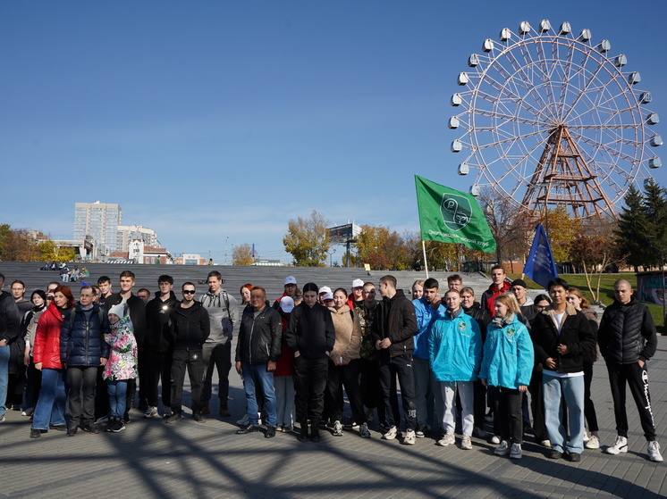 Михайловскую набережную Новосибирска очистили от мусора  Данное мероприятие было организовано министерством природных ресурсов и экологии Новосибирской области в рамках акции «Вода России» нацпроекта «Экология».  Так, около 100 волонтеров вывезли с берегов р. Обь более 70 мешков мусора, металла, стекла и пластика.