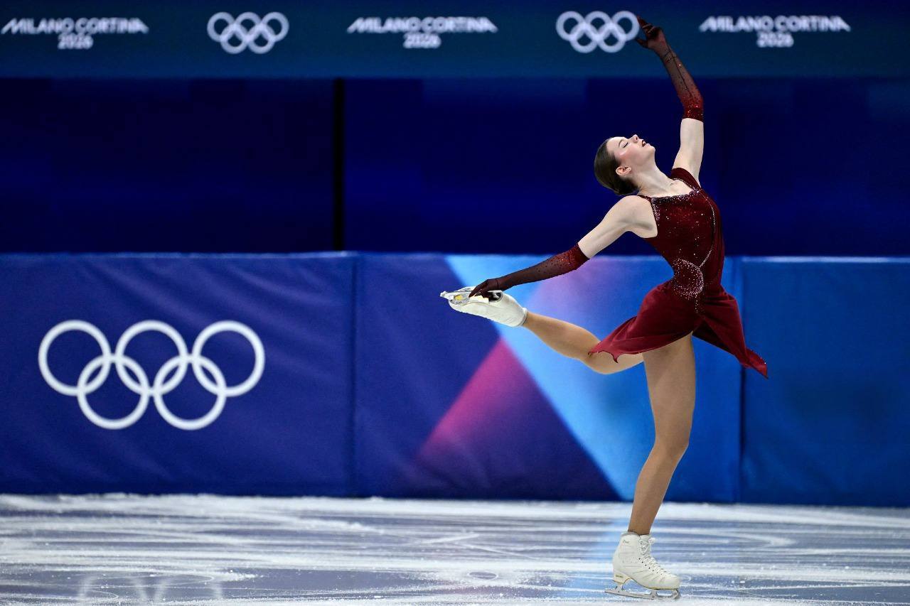 Фигуристка Виктория Сафонова заняла 26 е место в короткой программе и завершила выступление на Олимпийских играх За прокат она получила общую оценку 54 57 Это не позволило ей попасть в топ 24 и выступить 19 февраля в произвольной программе До квалификации ей не хватило 1 06 Лучший результат показала японка Ами Накаи 78 71 Россиянка Аделия Петросян заняла пятое место 72 89 Фото НОК Минск Новости MINSKNEWS BY Telegram Viber FB VK Inst TikTok YouTube