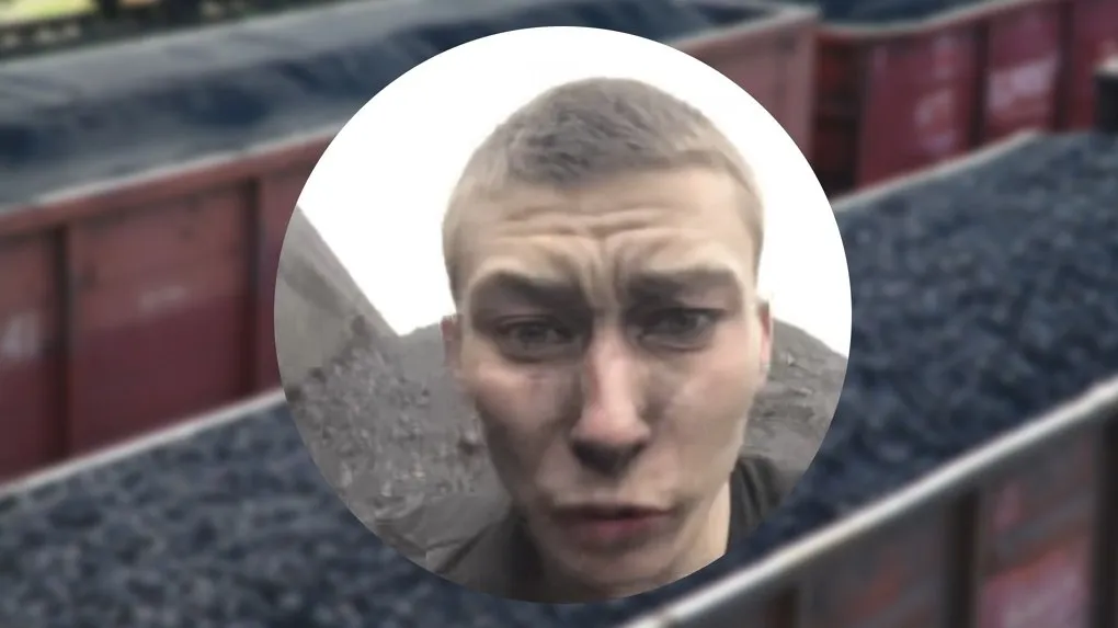 За пьяную поездку в вагоне с углем оштрафовали героя завирусившегося видео Хорошая новость 22 летний Дмитрий Климов добрался до дома Плохая в отделении полиции на станции Ишим на него составили административный протокол за нарушение правил поведения на железнодорожном транспорте Теперь он должен заплатить 2 000 рублей уточнили 66 RU в пресс службе полиции на транспорте по УрФО Это чуть дороже чем поездка в плацкарте Кружок из вагона с углем на котором Климов объясняет некоему Сане что не выйдет на работу он выложил 12 мая По словам парня он проснулся в поезде после вечеринки в клубе Сhili Видео собрало несколько миллионов просмотров Оказалось что у Климова есть блог с 18 3 тыс подписчиков Там всего четыре видео и все они посвящены его спонтанному путешествию в Тюмень на связи в TG MAX VK