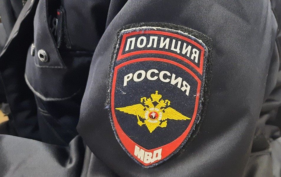 Полицейские выявили 38 преступлений в сфере незаконного оборота наркотиков за месяц В УМВД подвели итоги акции «Антинаркотический месячник «Вместе против наркотиков»», проведенной в регионе с 26 мая по 26 июня 2025 года. Об этом сообщает пресс-служба ведомства. За это время от жителей Тульской области поступило 49 обращений, связанных с распространением или употреблением наркотиков. Кроме того, полицейские провели 273 проверочных мероприятия. Также сообщается, что выявлено 38 преступлений и 96 правонарушений, совершенных в сфере незаконного оборота наркотиков. Из незаконного оборота изъято более 5,5 килограммов запрещенных веществ. Помимо этого, сотрудники Госавтоинспекции установили семерых водителей, управлявших транспортными средствами в состоянии наркотического опьянения. Источник