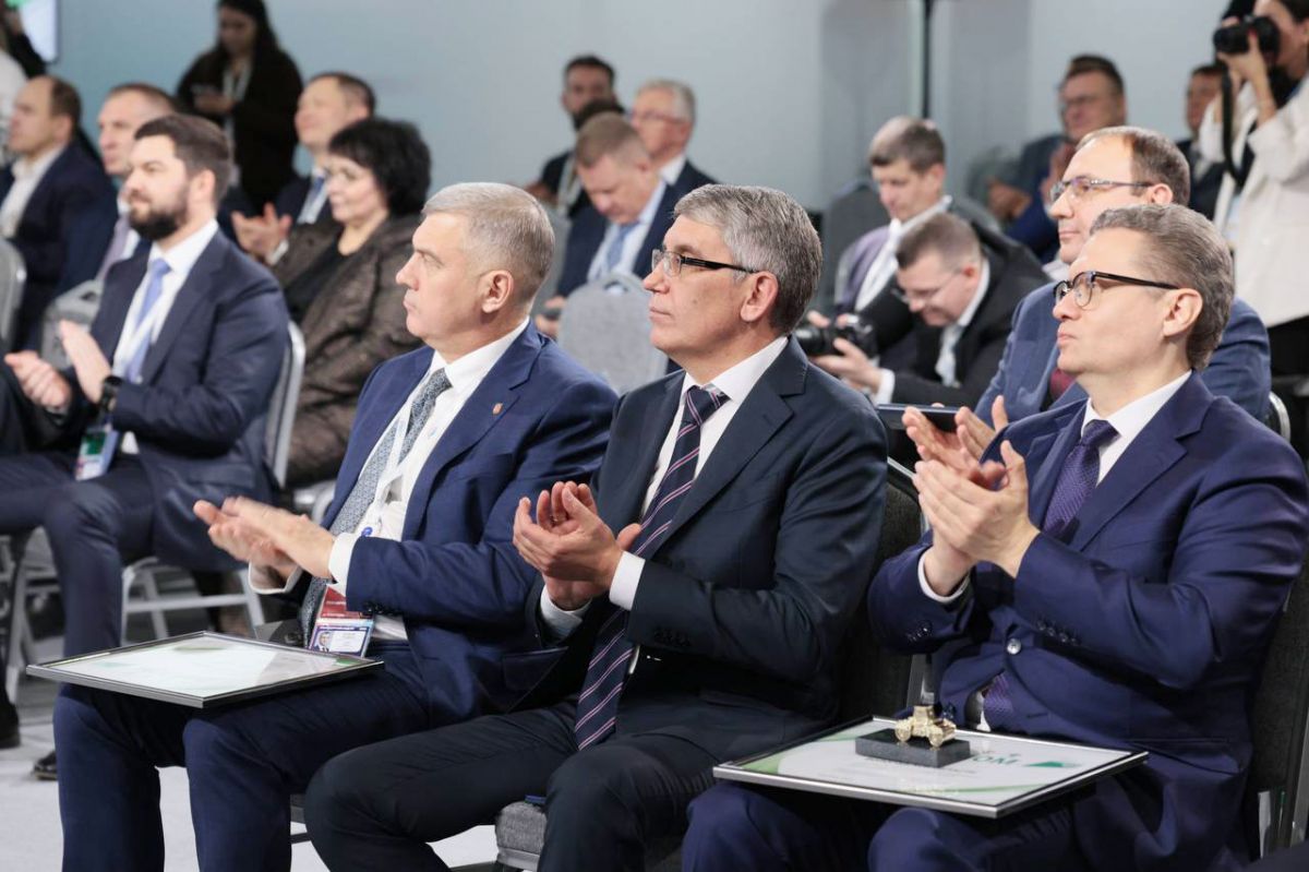 Дмитрий Миляев получил награду за успешную реализацию нацпроекта Инфраструктура для жизни   newstula ru fn 1757335 html 20 ноября в Москве в рамках Транспортной недели 2025 состоялась церемония награждения регионов лидеров по реализации национального проекта Инфраструктура для жизни в части дорожной деятельности в этом году В мероприятии принял участие Губернатор Тульской области Дмитрий Миляев   Прислать новость Подписаться   Мы в MAX