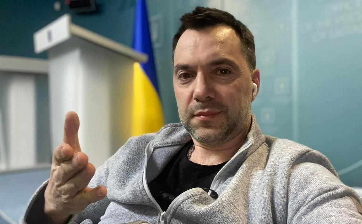 YouTube-канал экс-советника Зеленского Арестовича заблокирован на территории Украины по запросу властей — СМИ Демократия moment