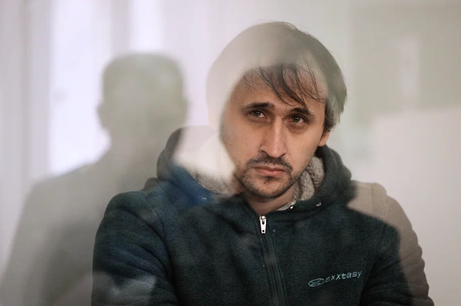 Суд избрал меру пресечения и о завотделения реанимации акушерского стационара 1 Новокузнецкой ГКБ Алексею Эмиху в виде запрета определенных действий передает корреспондент Ъ Свою вину сотрудник больницы на заседании не признал Его освободили из под стражи в зале суда  Подписывайтесь на Ъ Сибирь