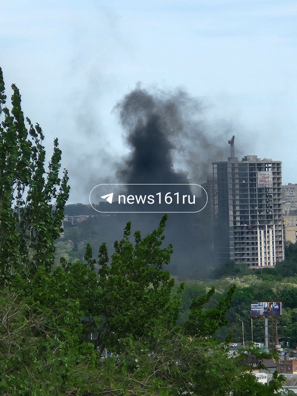 В районе Темерника сильный пожар, который видно из разных частей города. Официальной информации от МЧС о том, что горит, еще нет. UPD. На Штахановского, 24 горят 250 квадратов складского помещения. Напиши нам