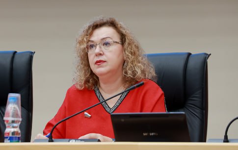 Сенатор Ольга Епифанова заявила, что большинство российских работающих пенсионеров работают не ради самореализации, а просто потому, что на одну пенсию прожить нельзя. «Для большинства работающих пенсионеров — по разным оценкам, от 60 до 80% — ключевым фактором продолжения трудовой деятельности является именно финансовая необходимость, а не только желание самореализации», — заявила Ольга Епифанова. Да что она себе позволяет! Ведь экономика России сегодня расцвела как никогда! Это вам каждый чиновник подтвердит. Riddle