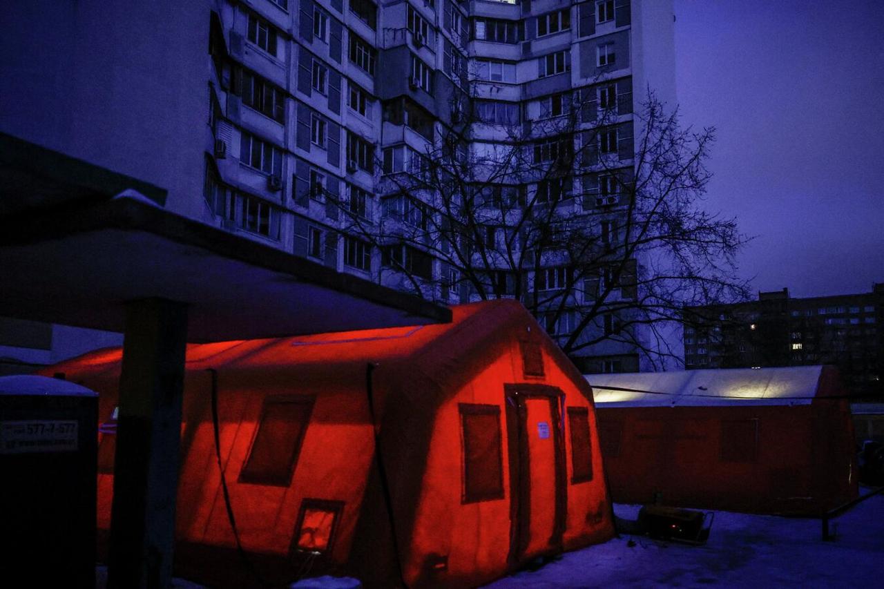 Денис Шмыгаль назвал 22 января самым тяжелым днем для энергетики Украины со времен блэкаута в 2022 году Среди факторов украинский министр энергетики и первый вице премьер перечислил повреждение генерирующего оборудования а также разрушение распределительных сетей и трансформаторов