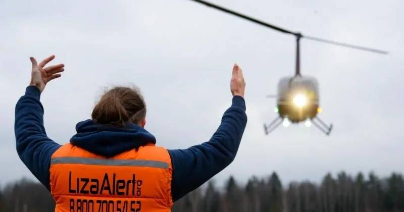 Более 500 человек найдены живыми калужские добровольцы ЛизаАлерт подвели итоги года Всего за это время отряд получил 665 заявок на поиск пропавших людей В результате 502 человека были найдены живыми 35 поисков завершились трагически тела погибших были обнаружены В настоящее время продолжаются поиски 22 пропавших без вести Интерес к волонтерской деятельности в ЛизаАлерт растет в течение года анкеты на вступление в отряд заполнили 387 человек Наш канал в MAX