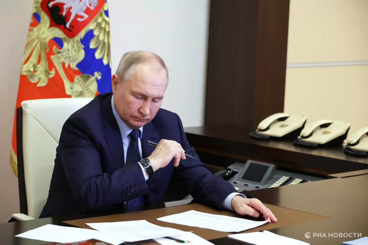 Путин освободил от наказания в виде обязательных работ матерей одиноких отцов и опекунов детей инвалидов Соответствующие документы размещены на сайте официального опубликования правовой информации 0   Подписаться на РИА Новости Крым в Telegram MAX VK