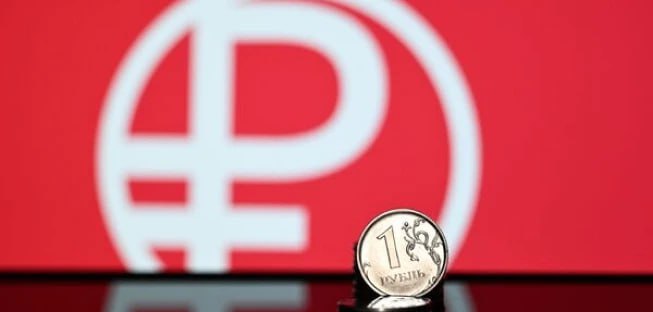 Банк России перенес сроки массового внедрения цифрового рубля на сентябрь 2026 года Об этом рассказала Набиуллина отметив что причиной стала необходимость определения наиболее востребованных сервисов в экономике Мы действительно перенесли сроки так называемого массового внедрения на сентябрь 2026 года но не из за технологических вопросов Технологически более менее все понятно Мы как раз хотим вместе с участниками рынка осмыслить какие сервисы будут наиболее востребованы в экономике именно с этой точки зрения продлеваем пилот сказала Набиуллина на конгрессе финансистов в Казахстане jkinvest news jkinvest