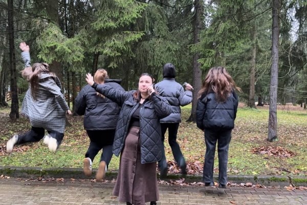 Представители Коми прошли обучение в федеральной МедиаШколе Роспатриотцентра В Подмосковье завершился образовательный интенсив МедиаШкола Роспатриотцентра Федерального агентства по делам молодёжи В проекте приняли участие молодые специалисты и студенты работающие в сфере медиа из всех регионов России в том числе представители Республики Коми От региона в МедиаШколе участвовали специалист по работе с молодёжью Ресурсного молодёжного центра Республики Коми Татьяна Макарова и студент Санкт Петербургского государственного электротехнического университета ЛЭТИ им В И Ульянова Ленина Роман Матросов из Ухты komiinform ru news 287794