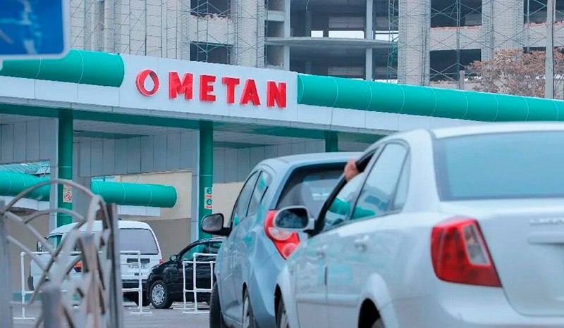 С 8 января в Узбекистане вновь ввели ограничения на работу автомобильных газонаполнительных компрессорных станций АГНКС Об этом сообщили в Министерстве энергетики страны Метановые автозаправки временно переведены на режим работы с 10 до 16 часов В министерстве добавили что данные меры являются вынужденными и временными Подробнее на нашем сайте Актуальные новости из Центральной Азии fergananews