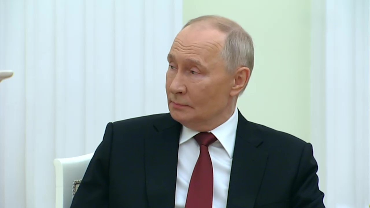 Владимир Путин не исключил возможность что переговоры РФ и США приведут к проведению саммита в Будапеште Президент уточнил что сам Трамп предложил эту идею Он сразу сказал У нас хорошие отношения с Венгрией у тебя с Виктором хорошие отношения у меня Предлагаю этот вариант Орбан заявил что Венгрия готова предоставить площадку для переговоров по Украине Подписывайтесь на