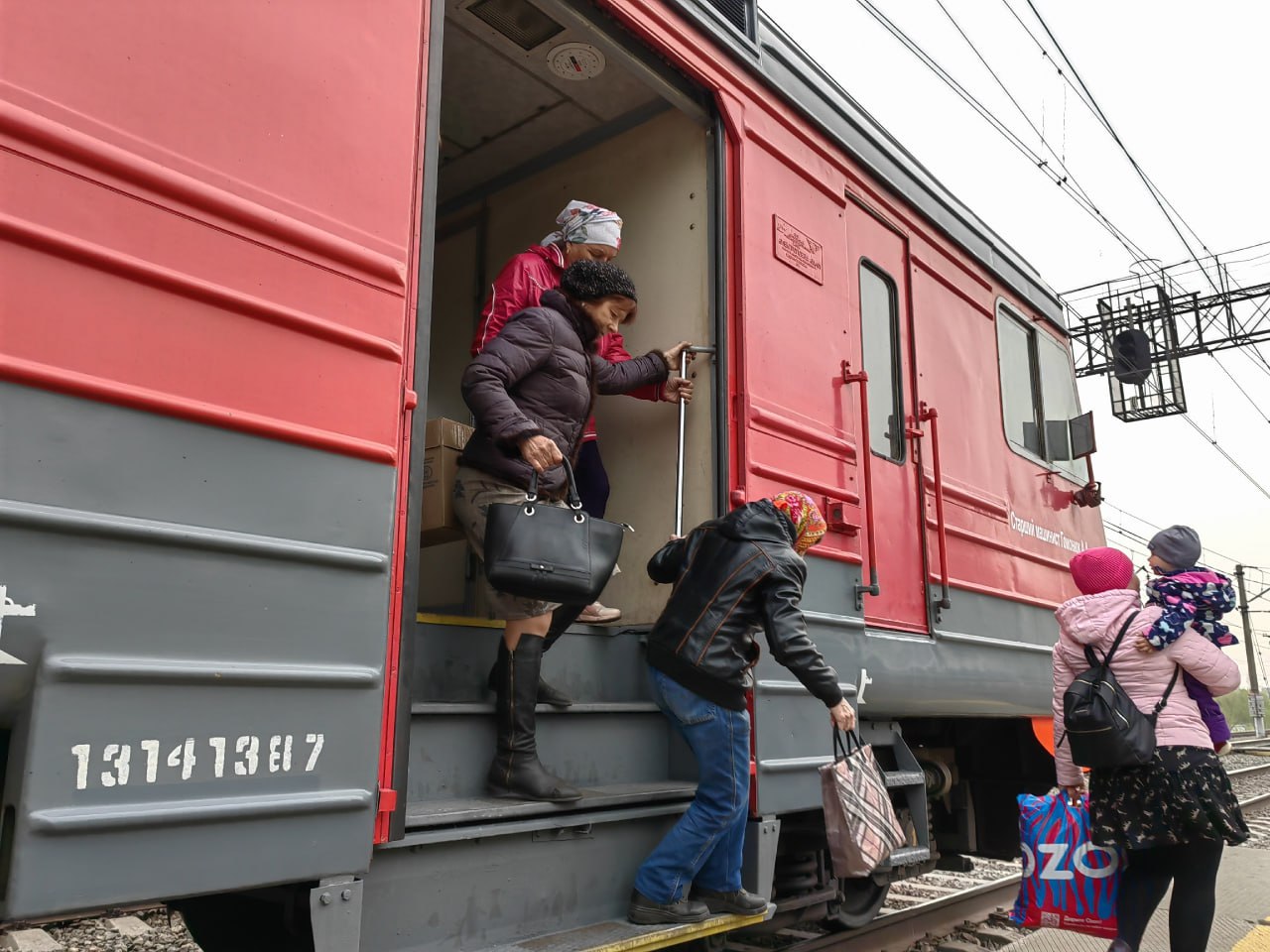 Курганская область субсидирует Свердловскую пригородную компанию на 180 млн рублей.    Рассмотрение заявки от АО «Свердловская пригородная компания» на получение субсидии состоялось 9 января 2025 года в областном департаменте экономического развития.     Целью получения данной  субсидии является компенсация части потерь в доходах организаций железнодорожного транспорта, возникающих  при государственном регулировании тарифов на перевозки пассажиров в пригородном сообщении.  В депэкономики сообщили, что другие организации железнодорожного транспорта не обращались с заявками на получение субсидии.    АО «Свердловская пригородная компания» стала единственным получателем субсидии в размере 180 448 800 рублей.