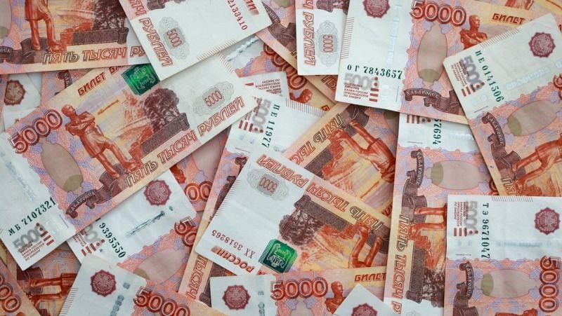 Жители Сахалина и Курил накопили в банках более 214 млрд рублей  Островитяне наращивают свои сбережения на депозитах в банках. По данным пресс-службы отделения в Южно-Сахалинске Дальневосточного ГУ Банка России, на 1 января 2025 года объем средств сахалинцев и курильчан на банковских счетах  без учета счетов эскроу  превысил 214 миллиардов рублей. За 2024 год эта сумма выросла на 17,9%.   Как пояснил заместитель управляющего Отделением Банка России по Сахалинской области Иван Когут, рост сбережений населения связан с двумя основными факторами: увеличением доходов и привлекательными процентными ставками по вкладам.  ———    :     Прислать нам новость: