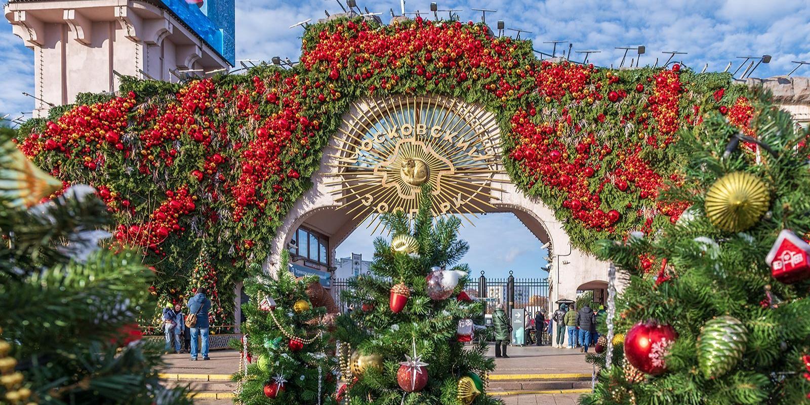 В Московском зоопарке с 20 ноября по 31 декабря пройдет акция Зимний визит летний подарок Если в этот период вы посетите площадку в пятницу субботу или воскресенье то сможете бесплатно сходить в зоопарк с 1 мая по 30 сентября 2026 года Что нужно для участия 1   приобрести билет для посещения в указанный период 2   сходить в зоопарк 3   сохранить бумажную или электронную версию билета и предъявить его для бесплатного посещения в теплый сезон