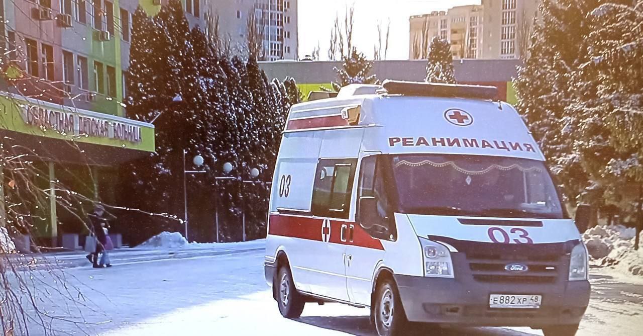 Дети пострадавшие в пожаре на улице Западной находятся в удовлетворительном состоянии Двое детей 8 и 9 лет были доставлены в Областную детскую больницу Они надышались угарным газом ожогов у них нет сообщила министр здравоохранения региона Лилия Самошина