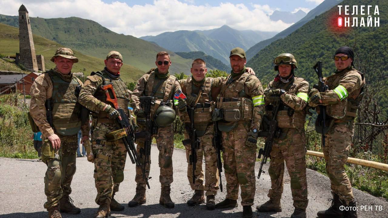 «СПЕЦЫ»: боевик о настоящих бойцах  Кинокомпания «Триикс Медиа» и телеканал РЕН ТВ начали работу над сериалом по мотивам реальных операций сотрудников Центра специального назначения ФСБ России  ЦСН . Главные герои — собирательный образ бойцов всех подразделений, а сюжет расскажет о борьбе с терроризмом на Северном Кавказе в 2007-2015 годах.  Режиссером-постановщиком стал Александр Черняев, в ролях: Дмитрий Пчела, Денис Донской, Илья Акинтьев, Марк Овчинников, Вадим Бадмацыренов, Вячеслав Пронин, Станислав Вивер  Ткаченко  и другие. Съемки стартовали в Джейрахском районе Ингушетии, но в целом проект охватит и Кавказ, и Крым, и Арктику.  Держим кулаки за авторов и ждем премьеру. Фильмы о мужестве, долге и настоящей борьбе со злом — то, что сегодня нужно отечественному кинорынку.