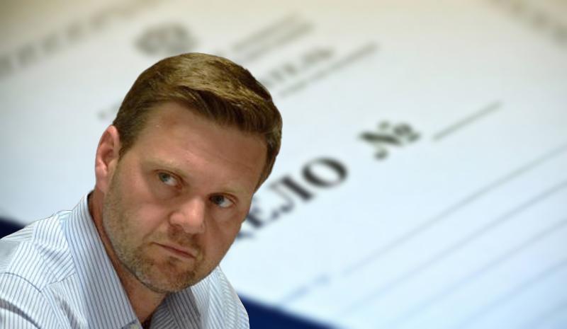 Начальник МВД по Красноярскому краю Александр Соловьев рассказал о ходе расследования уголовных дел против экс депутата и бизнесмена Романа Гольдмана Экс депутат может скрываться в Мексике Следователи уже завершили работу по делу кооператива Агро Вклад теперь с материалами должны ознакомиться участники процесса Планируется что дело направят в суд в первом квартале 2026 года то есть в период с января по март Соловьев подчеркнул что суд начнется независимо от того удастся ли найти самого Гольдмана Подробнее на Бабре красноярск kras 24