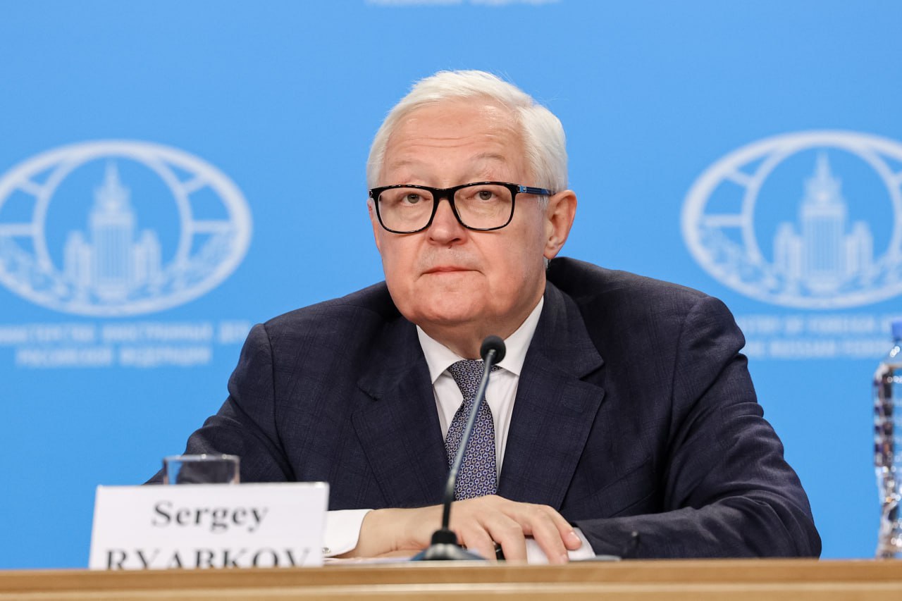 Россия не пойдет на компромиссы по Донбассу Крыму Запорожской и Херсонской областям заявил Рябков Мы ни в какой форме не можем идти на компромисс по этому вопросу потому что по нашему мнению это стало бы пересмотром фундаментального элемента нашей государственности закрепленного в нашей конституции сказал замглавы МИД РФ в интервью телеканалу ABC News