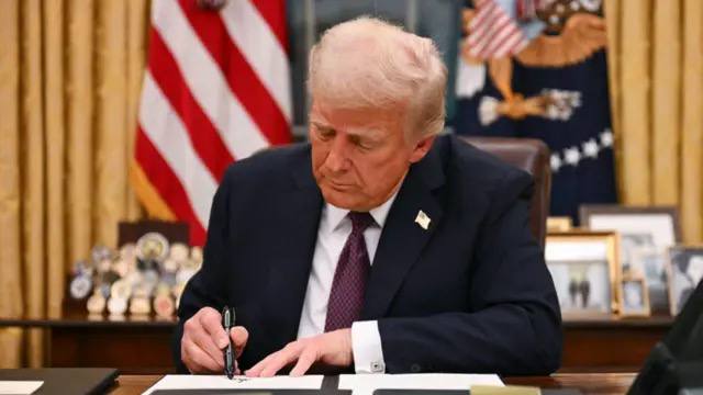 Трамп может посетить Китай в сопровождении делегации исполнительных директоров американских компаний в конце октября, сообщило агентство Bloomberg