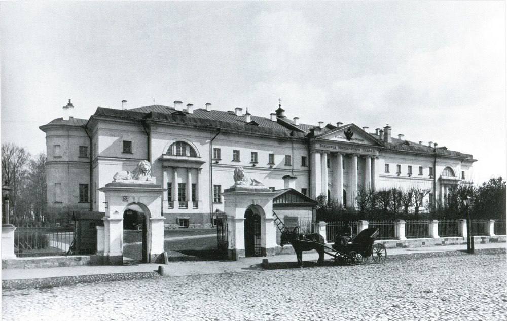 В этот день 25 сентября 1763 года на загородном дворе генерала Александра Глебова была открыта Павловская больница первая публичная в России больница Подписаться на историю Москвы