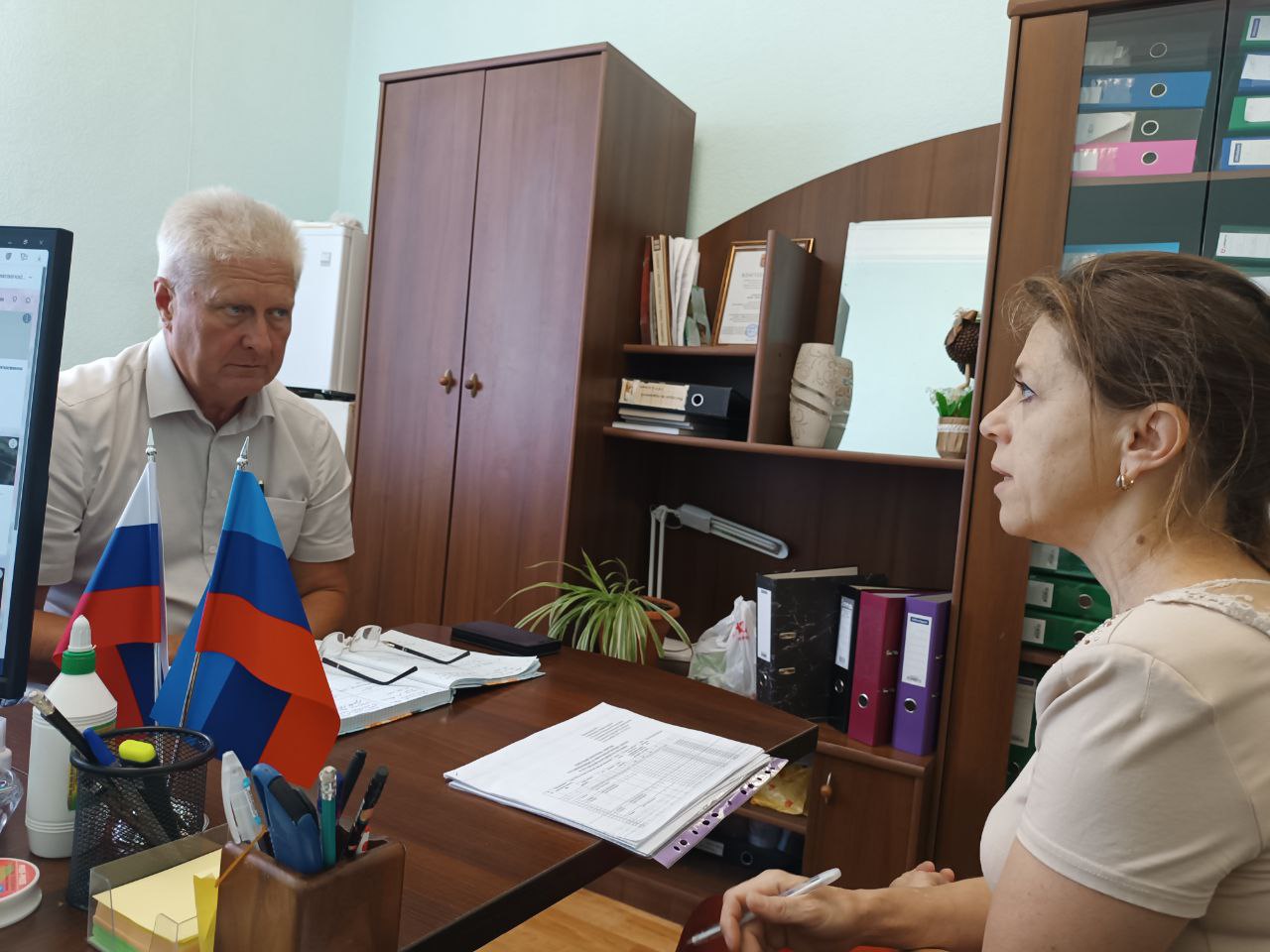 Сегодня согласно графику провел личный прием граждан. Такая практика напрямую способствует оперативному решению проблем жителей. В ходе приема от граждан поступили обращения по нескольким актуальным вопросам.   Обследование многоквартирного дома. Поручил профильным специалистам провести комплексное обследование дома в кратчайшие сроки на возможные дефекты конструкций и системы коммуникаций.   Ремонт кровли. Жители сообщили о протекании кровли при обильном выпадении осадков.   Еще одной важной темой стала замена устаревшего лифтового оборудования.   ⏺Все поступившие обращения взяты на особый контроль до полного исполнения и предоставления заявителям итогового ответа. Ответственные исполнители обеспечивают постоянный мониторинг хода решения каждого вопроса, информируют граждан о стадиях выполнения поручений.   ⏺Напоминаю, что личный прием граждан провожу каждый 1-й и 4-й понедельник в Администрации Краснодонского муниципального округа. Каждый 3-й понедельник осуществляется выездной прием на территории населенных пунктов округа.      Сергей Козенко