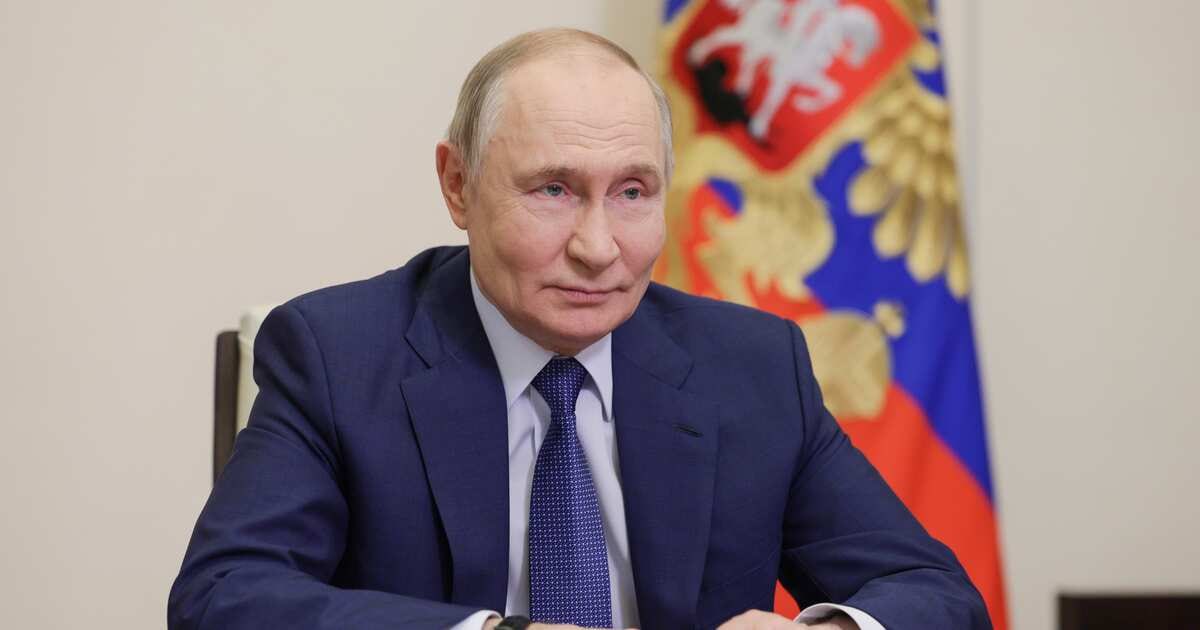Петербург стал самым посещаемым городом Путина За последние шесть лет президент России посетил 52 региона страны. Но чаще всего его можно было увидеть в Санкт-Петербурге — город на Неве Владимир Путин посещал 29 раз. В тройку других популярных направлений вошли Ленинградская область, Крым и Приморский край — каждый из этих регионов принимал главу государства по шесть раз. Флэш Питер - подписаться