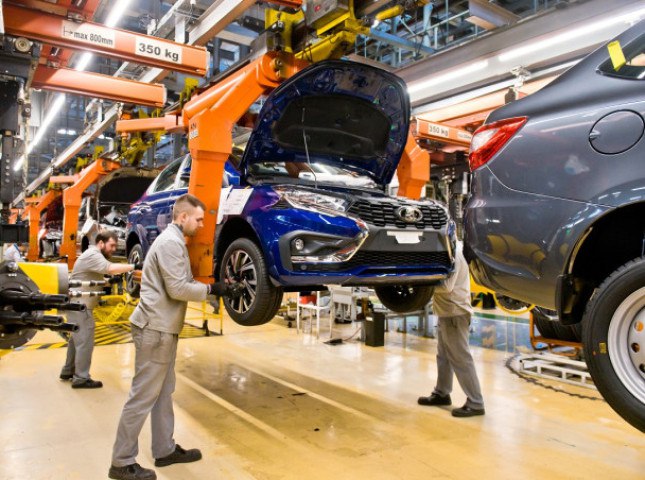 АВТОВАЗ ушел в запланированный корпоративный отпуск На АВТОВАЗе начался летний корпоративный отпуск, который продлится три недели: с 28 июля по 17 августа. Об этом сообщает официальный сайт автопроизводителя. Подробнее на сайте autostat.ru