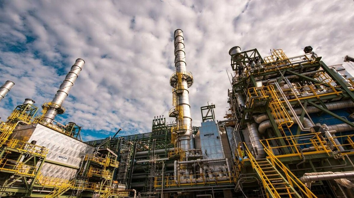 Chevron не хочет упускать Тенгиз начаты переговоры с правительством Казахстана Крупнейшая интегрированная энергетическая компания США а также одна из крупнейших корпораций в мире Chevron пытается продлить соглашение по ведению проекта на Тенгизе срок которого истекает в 2033 году Об этом заявил председатель совета директоров компании Майк Уирт в интервью обозревателю Хавьеру Бласу Прислать новость