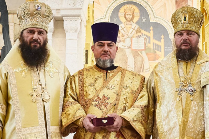 Удостоен нагрудного знака Волгоградской епархии Наследники Александра Невского Протодиакон Георгий Матвеев из Никольского кафедрального собора в Камышине Как говорится в сообщении на сайте Волгоградской и Камышинской епархии вот уже 25 лет как перед Престолом Божиим он возглашает славление Божией Матери Награду клирику Никольского кафедрального собора Георгию Матвееву передал митрополит Волгоградский и Камышинский Феодор
