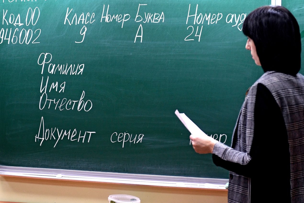 Провалившие ОГЭ девятиклассники смогут бесплатно поступить в колледж Законопроект о бесплатном обучении для тех кто не сдал экзамены приняла Госдума Согласно новым нормам регионы смогут определять перечень востребованных профессий и учебных заведений куда можно будет пойти учиться бесплатно Экономика на ночь