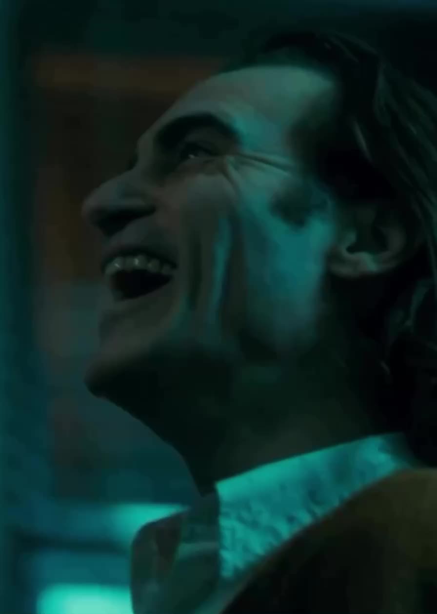 Увольнение за громкий смех: юристы предупреждают россиян