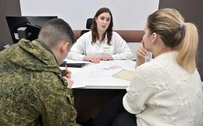 18 февраля Участники специальной военной операции СВО и их близкие теперь могут получать социальную поддержку в центрах Мои Документы в столице сотрудники центров в том числе помогут оформить документы для получения услуг и мер соцподдержки сообщил мэр Москвы Сергей Собянин