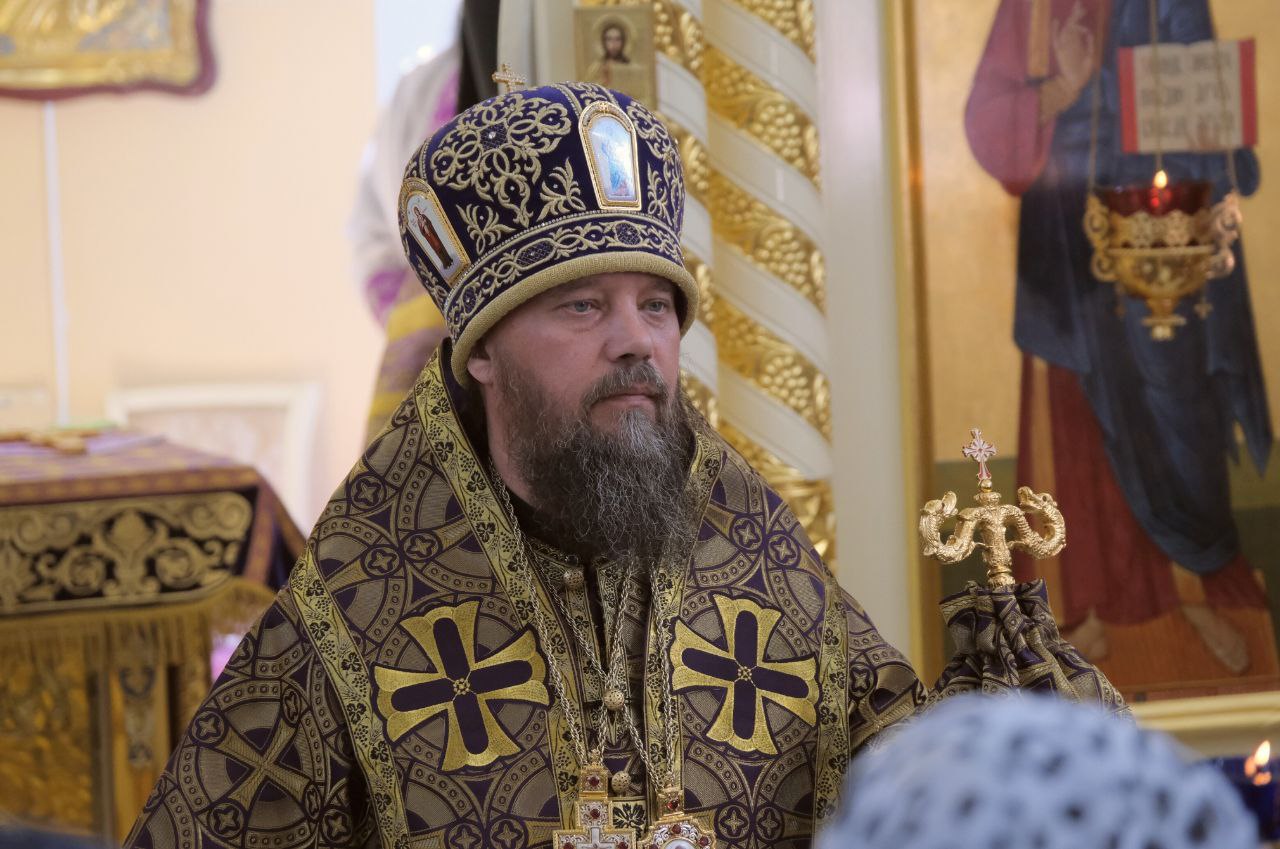 Киевский режим объявил в розыск священнослужителя из Бурятии    Служба безопасности Украины объявила в розыск 10 священнослужителей Русской православной церкви, среди которых представители различных епархий.  В списке неугодных украинскому режиму оказался и епископ Северобайкальский и Сосново-Озерский Николай  в миру Алексей Кривенко .  Справка: Епископ Николай родился 1 января 1971 года в Забайкалье, в поселке Чернышевск. 25 июня 2001 года был назначен и.о. наместника Преображенского мужского монастыря села Посольское Кабанского района. Решением Священного Синода от 5 мая 2015 года избран епископом Северобайкальским и Сосново-Озёрским.