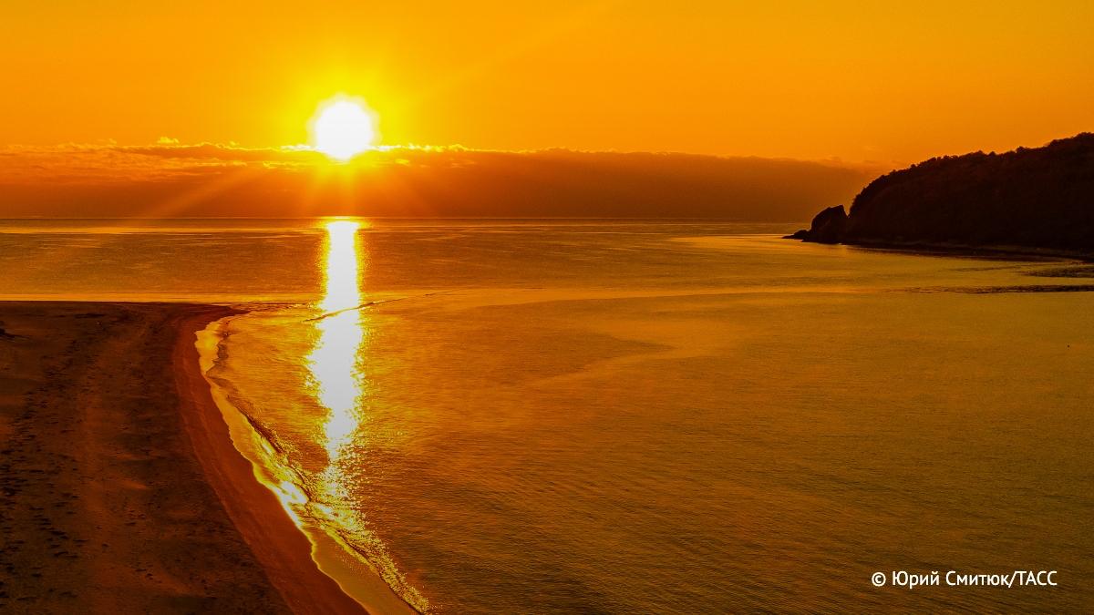 На Солнце рвануло второй раз за год так что заметили все приборы Вспышка стала второй по силе в 2025 м и длилась 62 минуты Данных о выбросе в сторону Земли пока нет наблюдатели ждут уточнений Солнце ты там полегче ладно