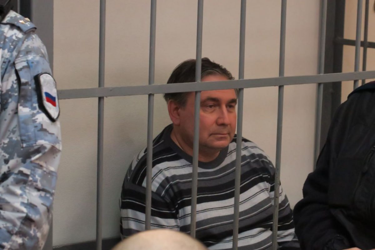 Свердловский экс-министр ЖКХ Николай Смирнов проведет в СИЗО почти полгода Бывший чиновник останется в СИЗО минимум до 17 июля 2025 года. Срок содержания под стражей продлен еще на 2 месяца, рассказали в пресс-службе суда. Там уточняют, что таким образом экс-министр ЖКХ Свердловской области Смирнов будет содержаться под стражей 5 месяцев 25 дней. «Уральский меридиан»