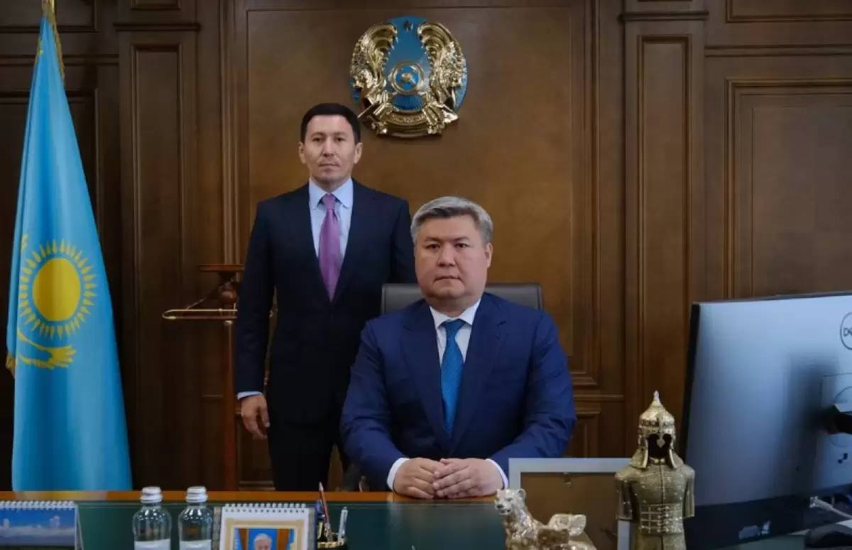 Алибек Жамауов назначен главой правления QazaqGaz Бывший вице министр энергетики Алибек Жамауов назначен главой правления QazaqGaz   Что о нем известно Алибек Жамауов родился в 1981 году в Атырау Трудовую деятельность начал в 2005 году в Agip Kazakhstan Caspian Operating пройдя путь от младшего советника до супервайзера В 2009 2015 годах работал менеджером в ТОО Жамбыл Петролеум затем с 2015 по 2019 годы исполнительным директором компании С 2019 по 2023 год занимал руководящие должности в ТОО PSA включая руководителя технической группы и заместителя генерального директора С 2023 года Жамауов занимал пост вице министра энергетики Республики Казахстан Подробнее на сайте Ulysmedia kz t me ulysmediatg