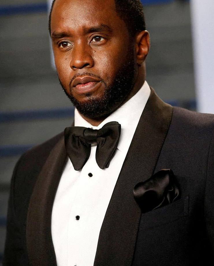 P Diddy может досрочно выйти из тюрьмы пишет ABC Как сообщает издание его тюремный срок могут пересмотреть в сторону уменьшения если адвокаты добьются перевода рэпера в учреждение с более мягкими условиями В этом случае у Дидди появится возможность принять участие в программе лечения от зависимости от запрещенных веществ успешное завершение которой сократит его наказание на год ВПШ