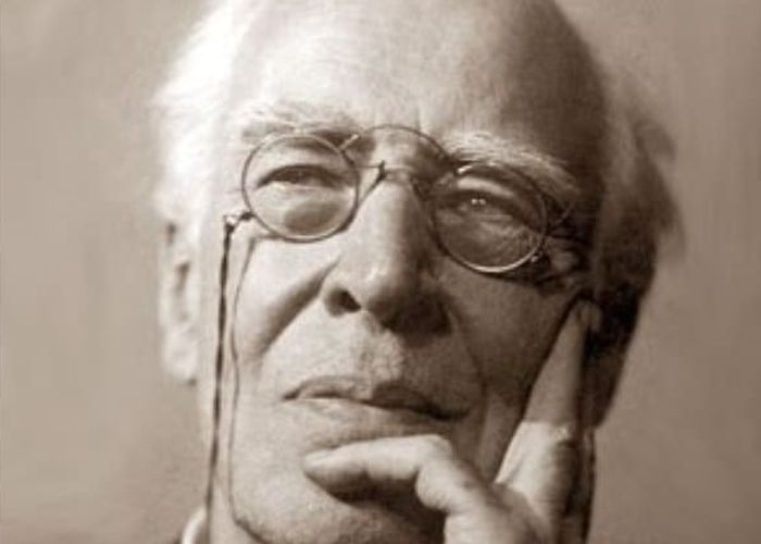 Союз театральных деятелей России готовит благотворительную акцию ко Дню артиста который будет отмечаться 17 января Деньги вырученные от спектаклей направят в фонд СТД для поддержки артистов