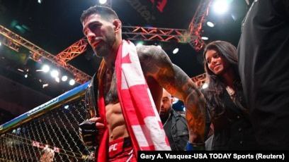 Грузинский боец Илия Топурия стал чемпионом UFC в легком весе 70 кг . В поединке, прошедшем в Лас-Вегасе, боец победил бразильца Чарльза Оливейру в первом же раунде. Спортсмен завоевал чемпионский пояс UFC в двух разных весовых категориях – в полулегком и легком весе. Топурия десятый в истории UFC, достигший такого результата.