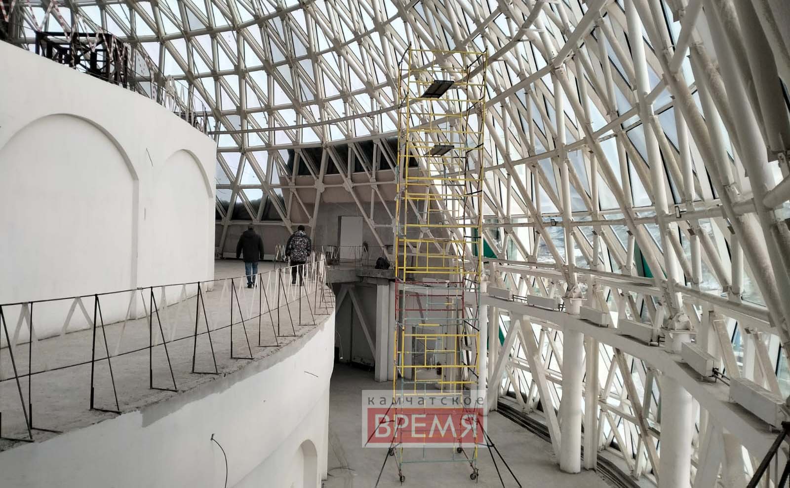 Подрядчика оштрафовали за нарушения при строительстве здания театра кукол  Компания пыталась обжаловать решение  Арбитражный суд решал спор краевой инспекции государственного строительного надзора и фирмы «Трест». Подробности по ссылке: